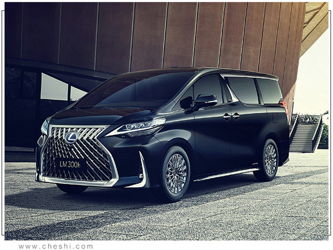 mpv雷克萨斯lm七座上路体验,比埃尔法还大的丰田mpv
