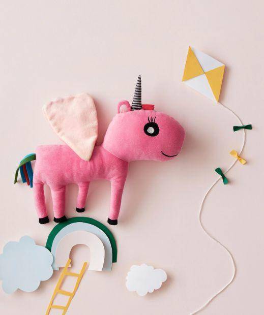 宜家请小朋友们设计了一堆「蠢」玩具，试图骗我生孩子