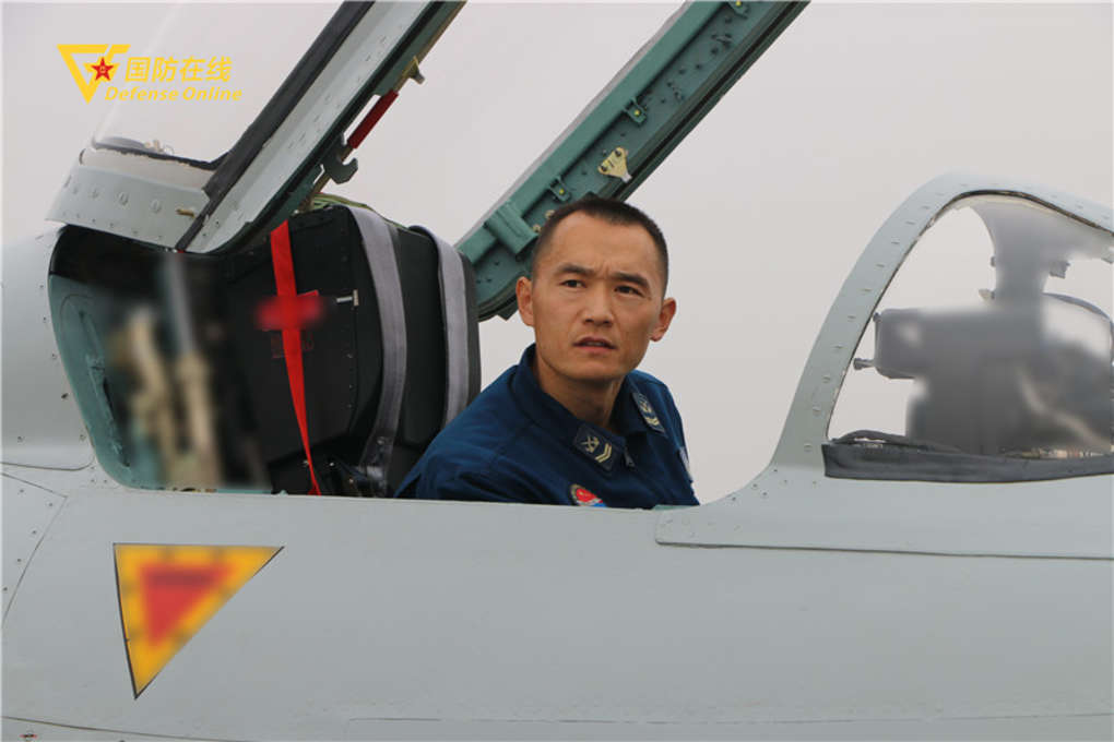 他们是军营“神医”,专治战机各种“疑难杂症”