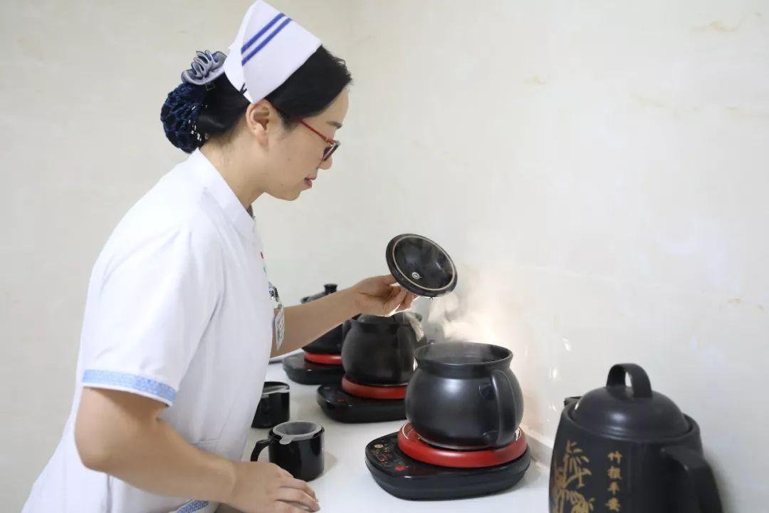 老翁持续发烧月旬，多类抗生素无效，中药一锤定音