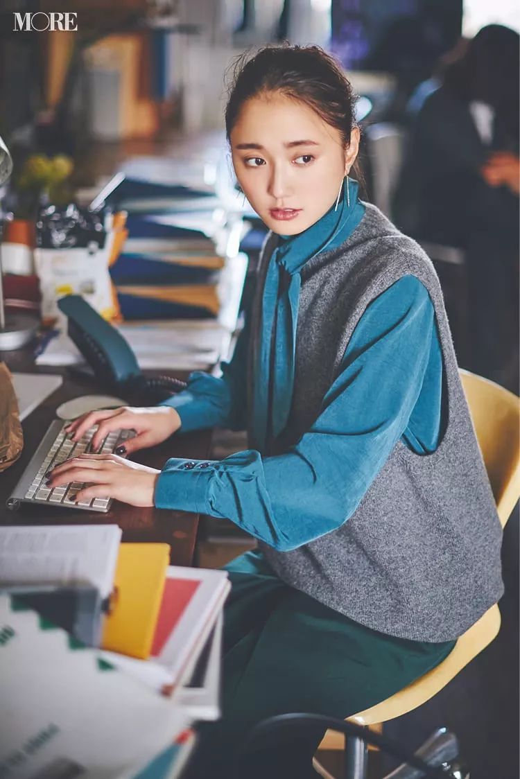 冬季外套里穿什么暖和又好看,冬天的时髦取决于外套里面穿什么