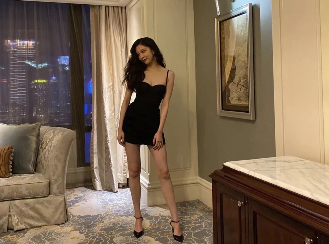 宋妍霏、泫雅破次元壁同框！原来plmm都是这样涂唇膏的