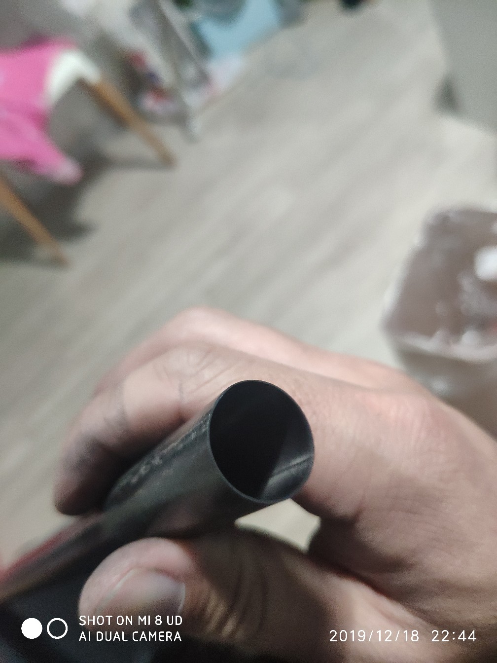 鱼竿被502胶水粘住拉不出来怎么办,鱼竿破裂最好的修复方法