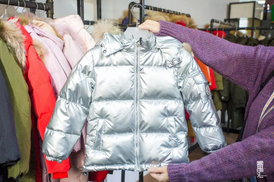 品牌羽绒服工厂99清仓,番禺南村羽绒服厂家清仓