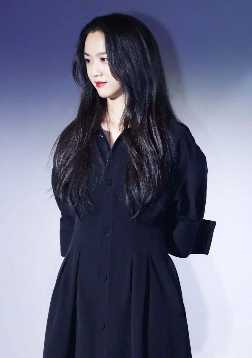 羡慕霉霉的30岁，涂上红唇就能美成全场最佳