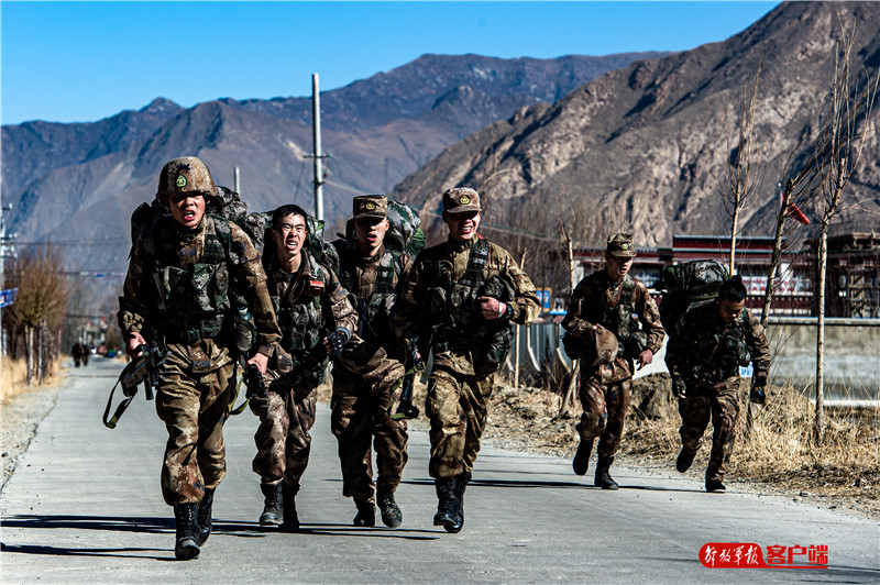 负重70斤登山,负重30斤拉练70公里