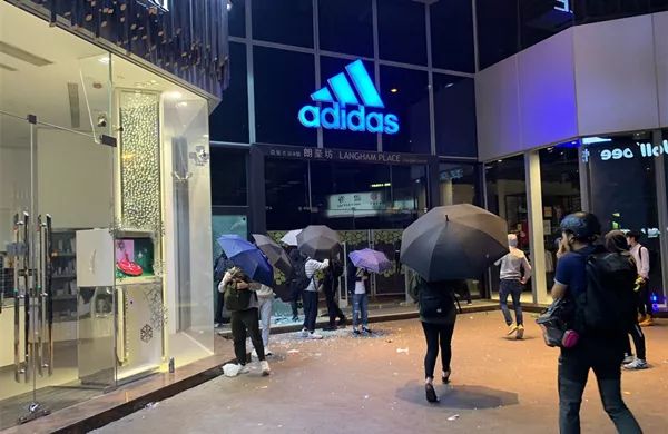 adidas现在代言人,adidas官方旗舰店被罚