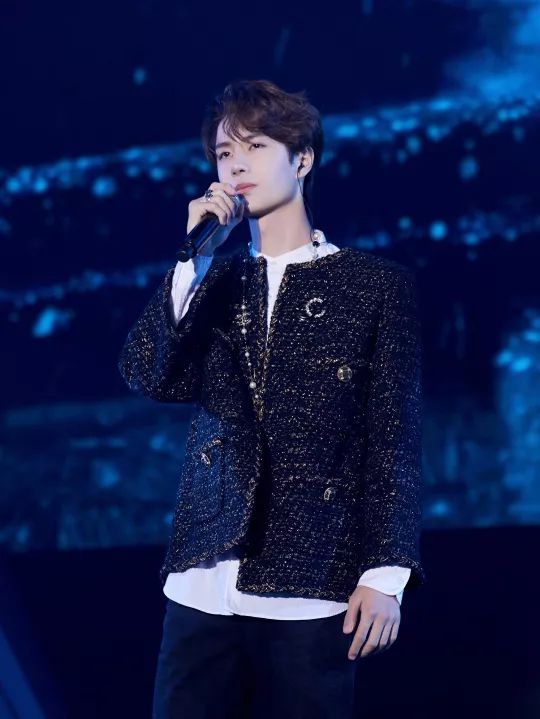 烦死了|你们这些男明星干嘛抢女装穿