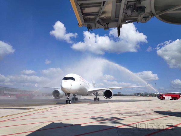 上海机场预计日均客流量32万人次,首超2万亿元创历史同期新高