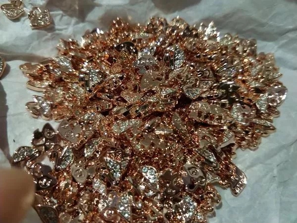 施华洛世奇假货案件,施华洛世奇假冒商品