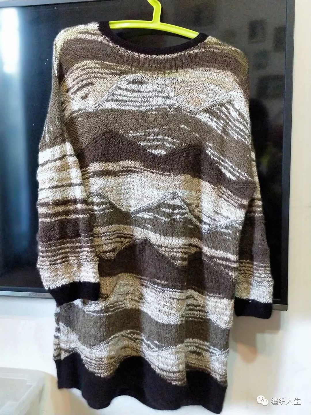 段染8号蕾丝线钩织作品,浅灰色织毛衣视频教程