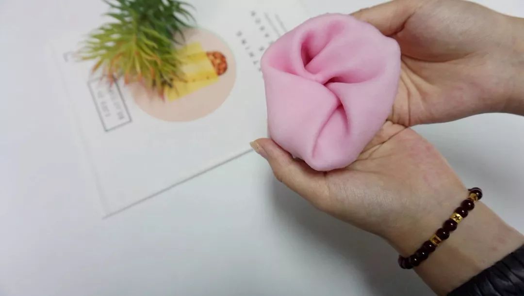 呵护手足|戴手套=精油SPA？还不耽误玩手机？30分钟急救手膜足膜，死皮老茧全消失，让你从头嫩到脚