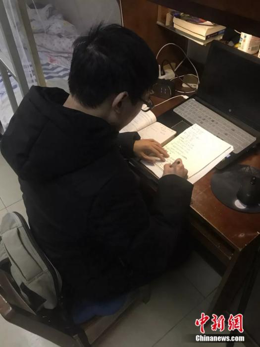 励志残疾小伙子,励志脑瘫小伙