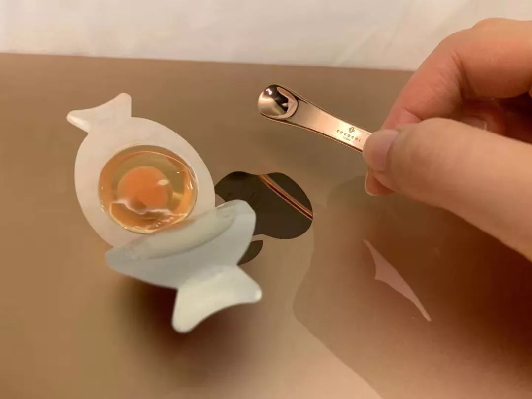 旧情再提，冷眼相对，娱乐圈小甜甜又双叒被曝婚变？