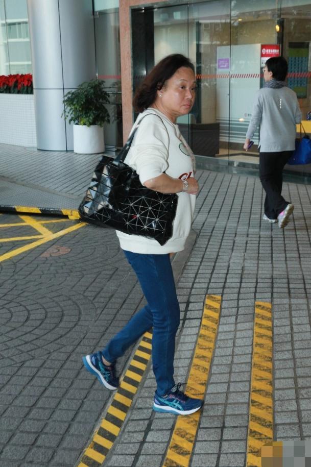 98岁赌王病情突然恶化？三太四太先后现身医院，还曾被传打续脑针