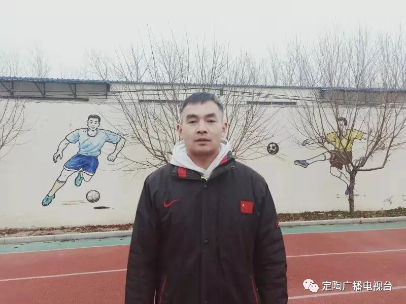 「关注」今晚7：00定陶教育频道《名师公开课》，跟谷苏行老师一起学习《小篮球：行进间直线运球》