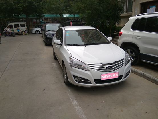 80多万的旅行轿车,80万旅游大巴车