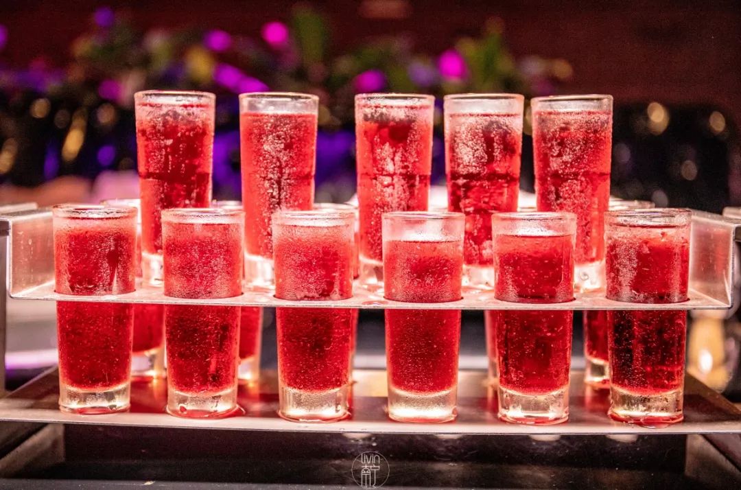 盛天地这间成都来的“网红酒馆”，谢霆锋都打卡了，你还没去过？