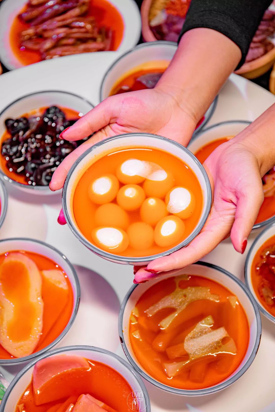 盛天地这间成都来的“网红酒馆”，谢霆锋都打卡了，你还没去过？