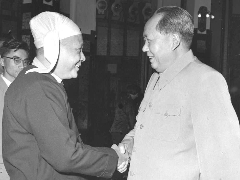 习*平近**同缅甸领导人驻足观看的这组照片太有故事