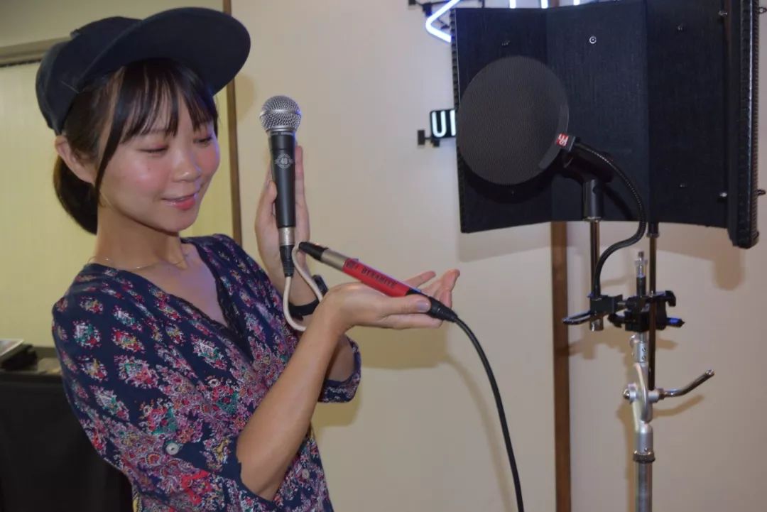 动圈麦克风唱歌的使用技巧,动圈麦克风怎么录歌