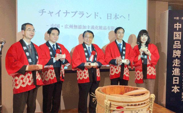 虐哭！50岁“大长今”竟长这样？卸妆后全网男生轰动：糟糕，心动了...