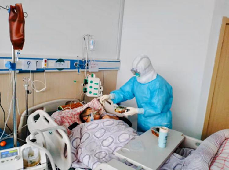 你战“疫”我守家丨前方队员董艳艳的丈夫张岩:等你凯旋我给你做一桌大餐