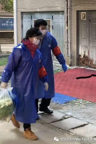 “社区封闭管理,没耽误我们买买买。”|武汉一日