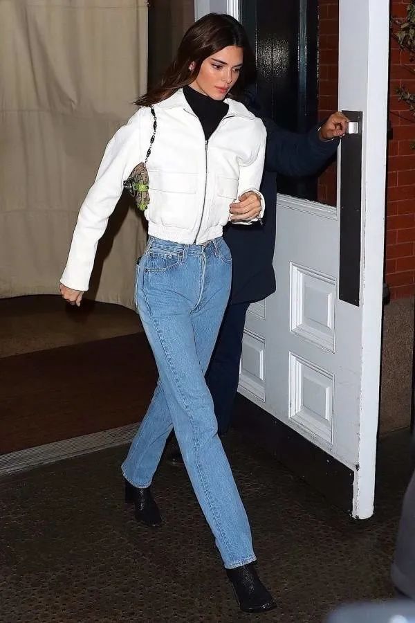 bella和kendall走秀,金泫雅显眼包