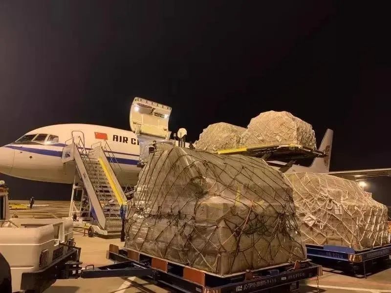 阎志在三里畈捐了什么,湖北首富阎志的事迹