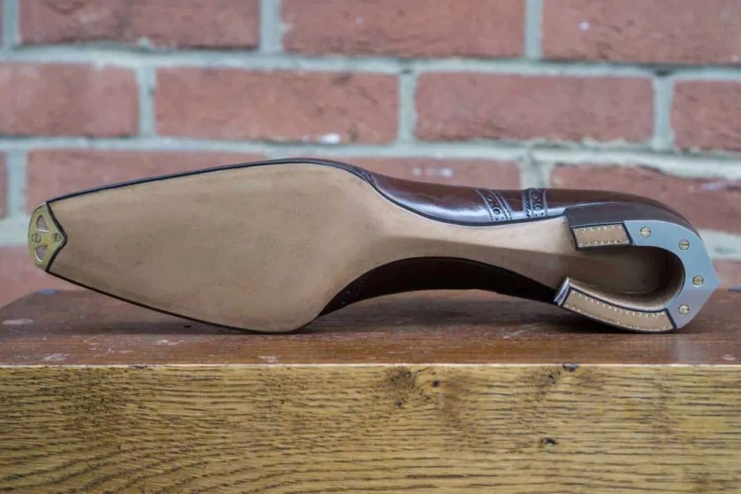 皮鞋看鞋面还是内里,皮鞋的种类及区别