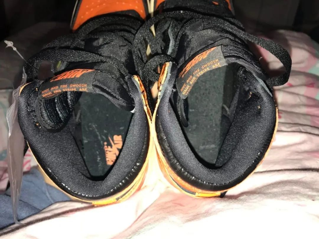 球鞋二次发售鞋盒瑕疵,卖家发来鞋盒轻微破损