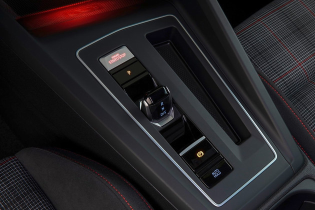 大众高尔夫2023款1.2t怎么样,大众新高尔夫2020款试驾