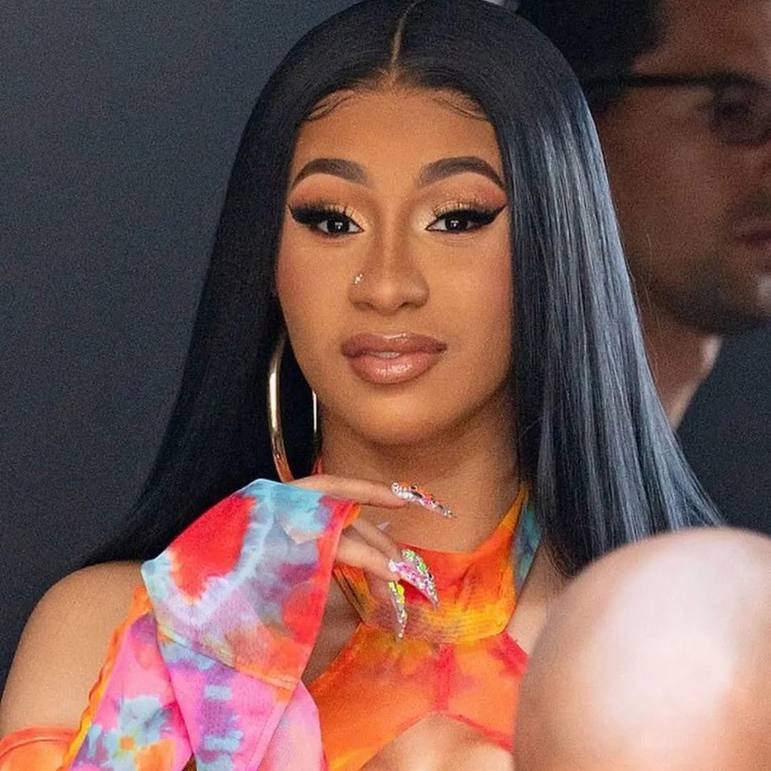 cardib亚裔美甲师,cardib的美甲师