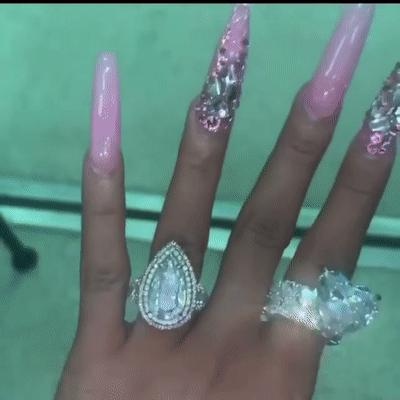 cardib亚裔美甲师,cardib的美甲师