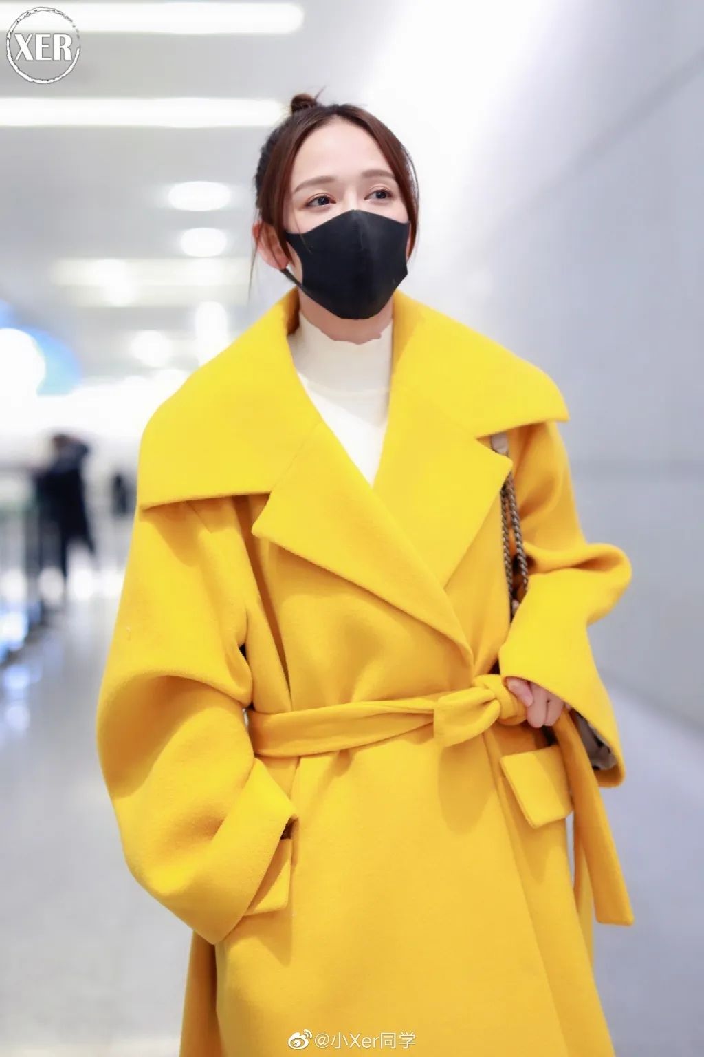 今年的自信就指着领子了