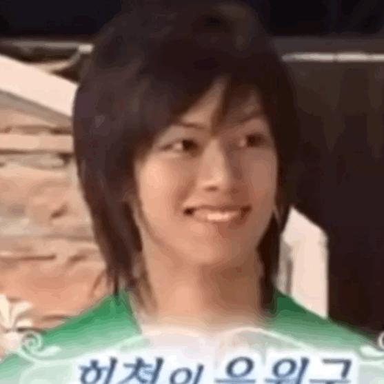 透着古早味的网站、追过的最早一批星…… 90后回忆杀来袭