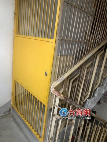 想去天台，“铁将军”说不！漳州一小区顶楼住户私自加设铁门