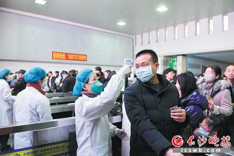 党徽熠熠闪光,党徽耀眼的光芒