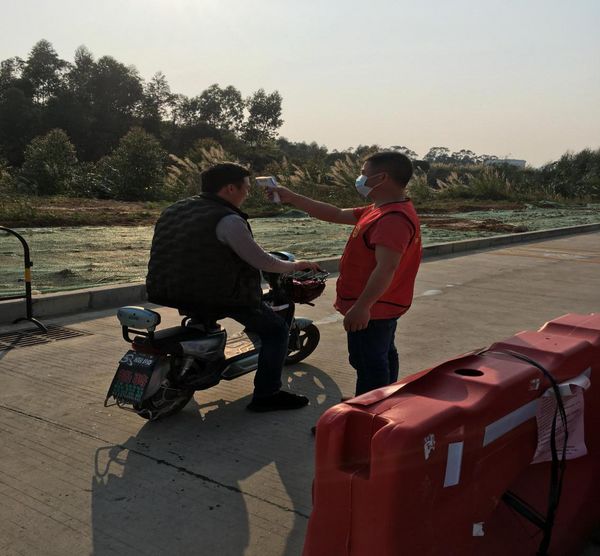 党旗飘扬坚守为民初心,当好群众健康守门人