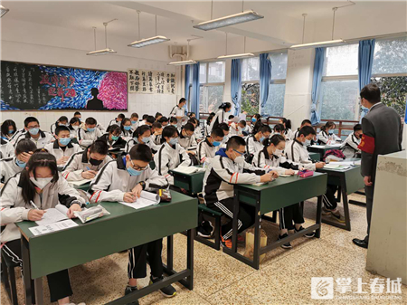 昆明开学首日：学校“各显神通”，学习防疫两不误