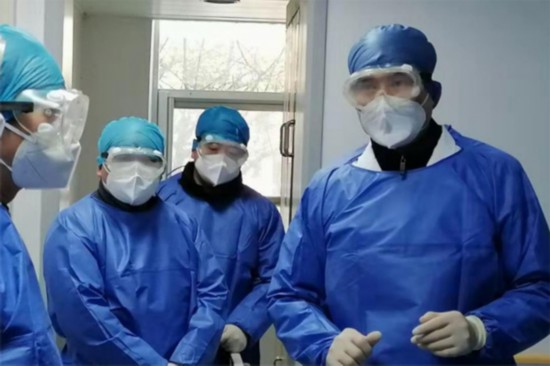 抗疫战斗中的医护工作者,各地基层工作人员抗疫的身影