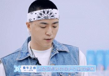 蔡徐坤穿权志龙鞋,蔡徐坤lisa虞书欣合照