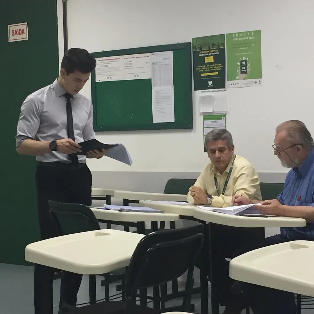 鍥涘窛鎴愰兘璇枃鑰佸笀,鎴愰兘璇枃鑰佸笀