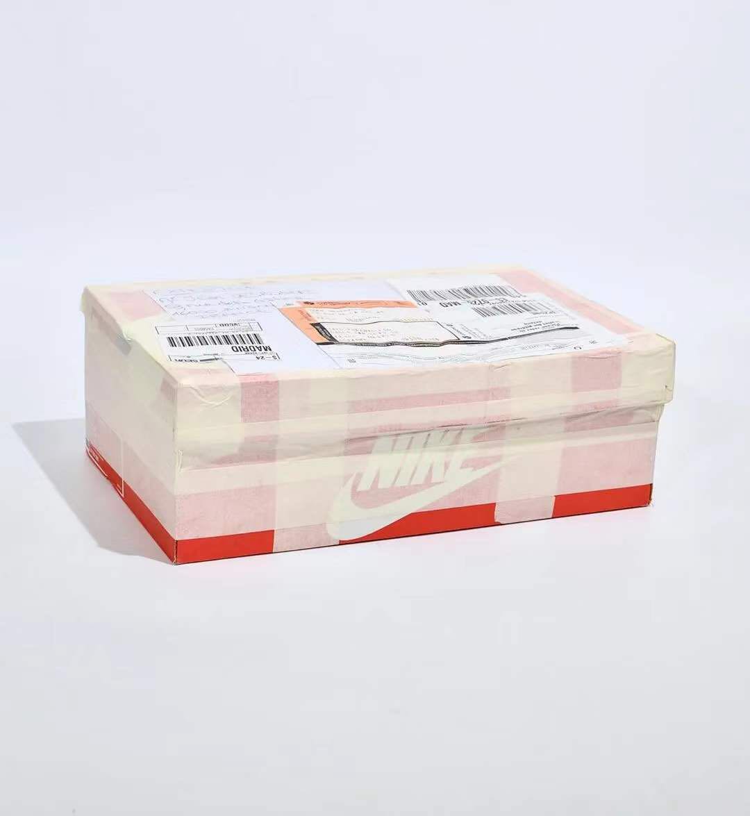 当弟弟们还在排队抢鞋的时候，*靠我**着这些千元鞋盒甩他们十年