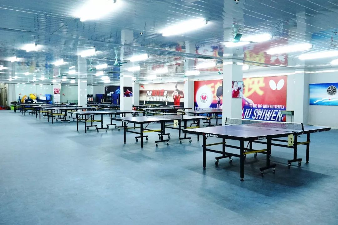 致敬最美逆行者|奥冠体育所有门店向援鄂医务人员和军警全年免费开放！