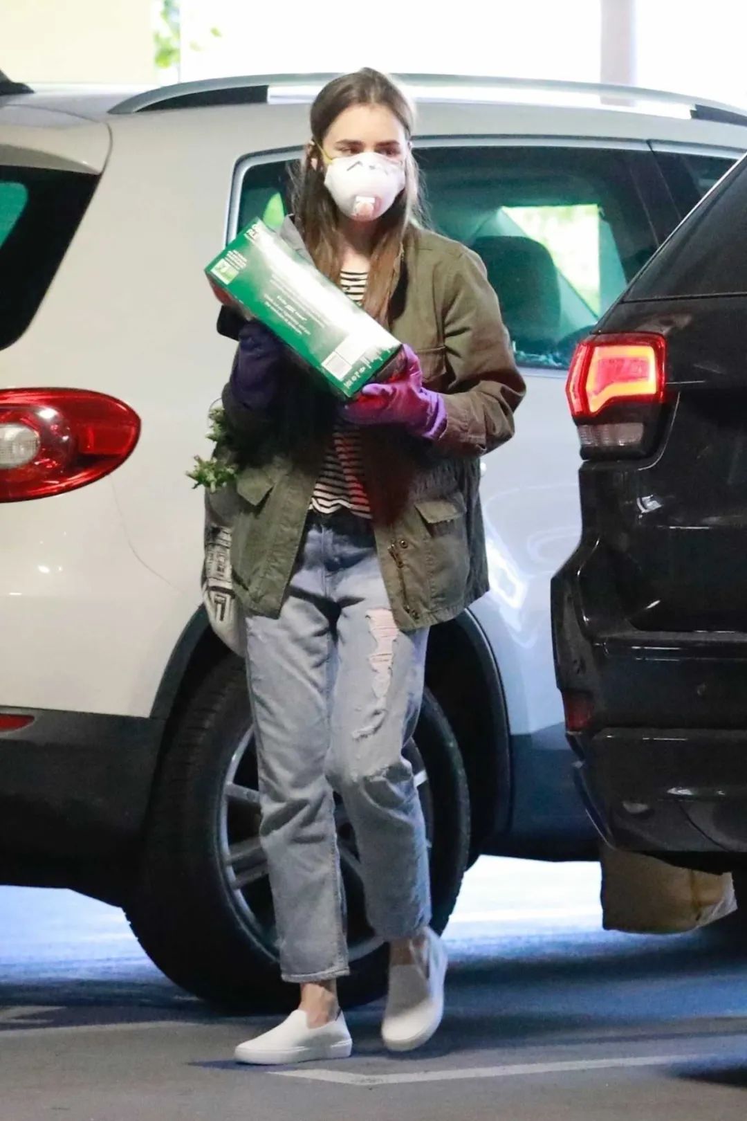 种草鹅的穿搭图片,lilycollins粉色大衣