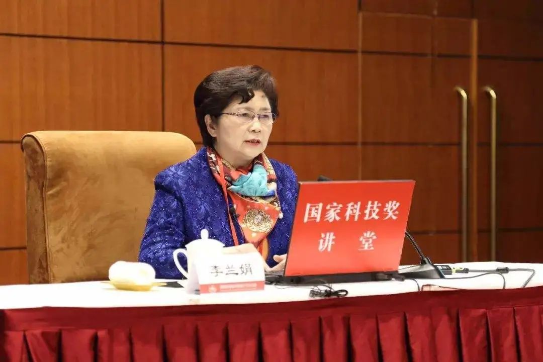 鏍″洯骞挎挱浜戠浼犲0,鏍″洯骞挎挱涓滄柟鍗