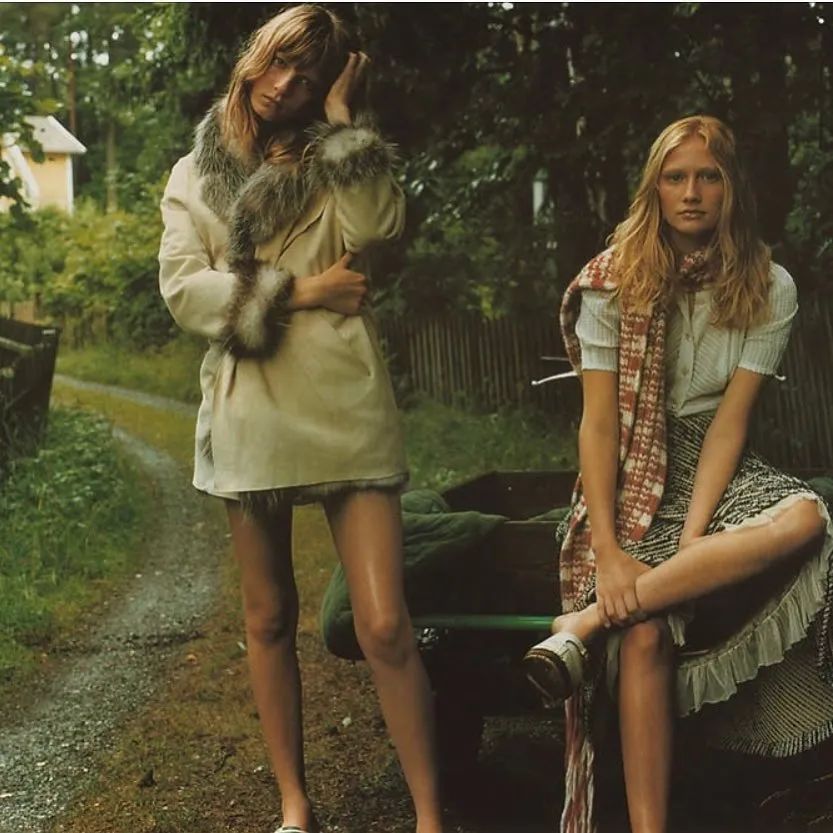 41岁妖孽超模养鸡种田,凭一张动图霸屏15年:原来这只老狐狸,早已修成了仙