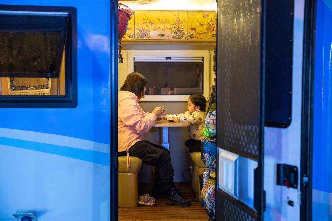 黄石一家人视频,黄石一家三代人